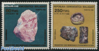 Minerals 2v